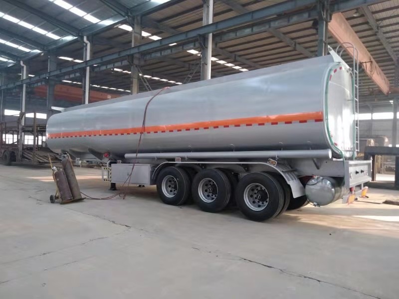 液體運(yùn)輸罐車